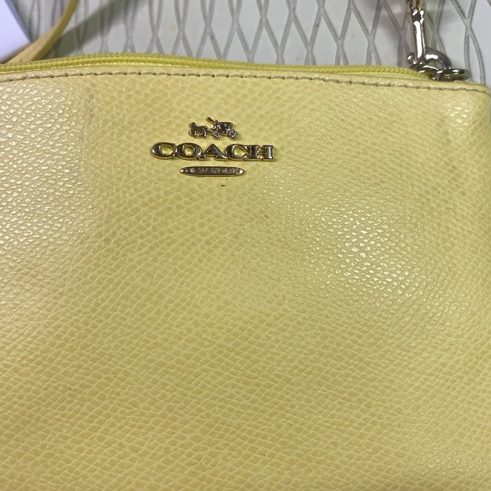 Coach‎ Womens Corner Zip Wristlet in Bright Yellow Wallet Leather 4.5x6